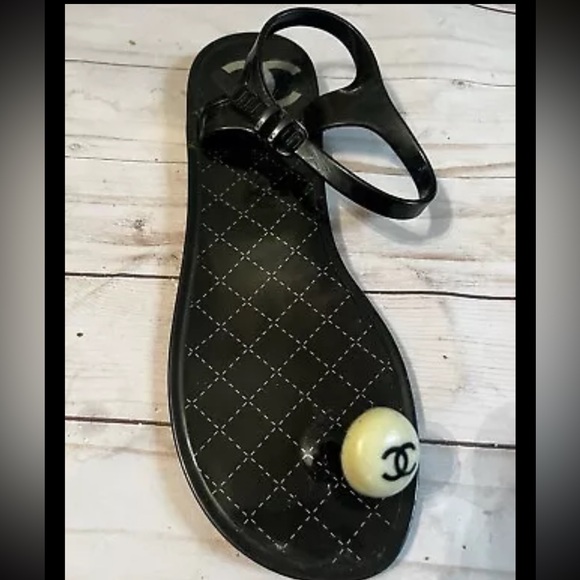 Chanel Pearl CC Logo Jelly PVC Thong Sandals - Amputee Right Foot Only 39/9 US - Picture 2 of 5